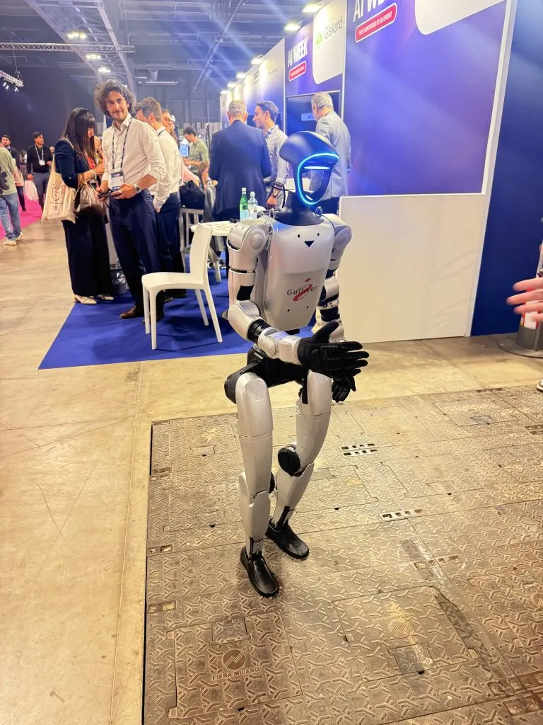Robot umanoide in mostra ad AI Week Milano 2026